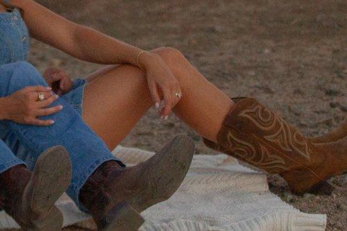 carousel-hero-element image-0